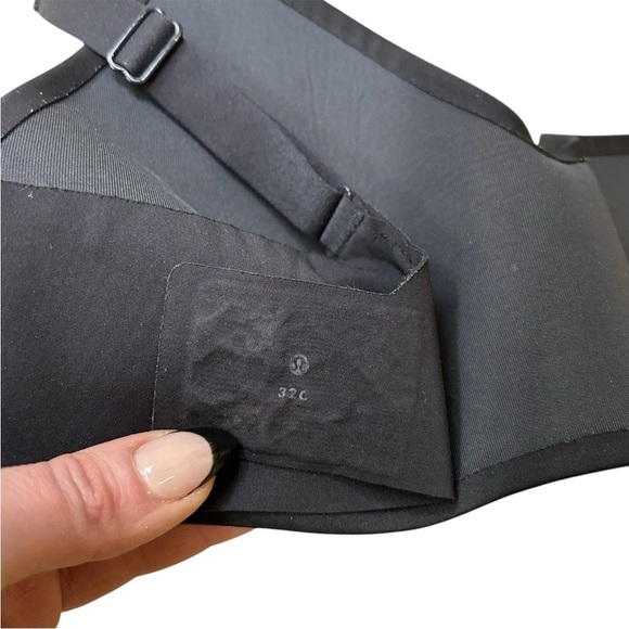 Lululemon Seamless Take Shape Black Bra Size 32C Adjustable Straps - Picture 3 of 4